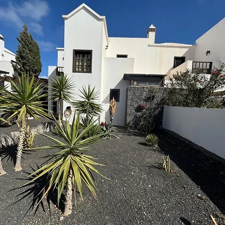Adel, Oasis De Paz Con Piscina Climatizada Villa Playa Blanca (Lanzarote)